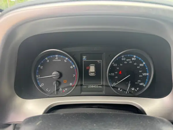 JTMBFREV5HJ146898 2017 TOYOTA RAV 4 - Image 8