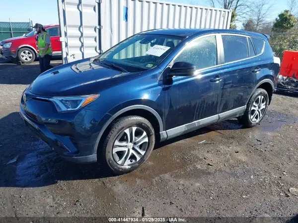 JTMBFREV5HJ165578 2017 TOYOTA RAV 4 - Image 2