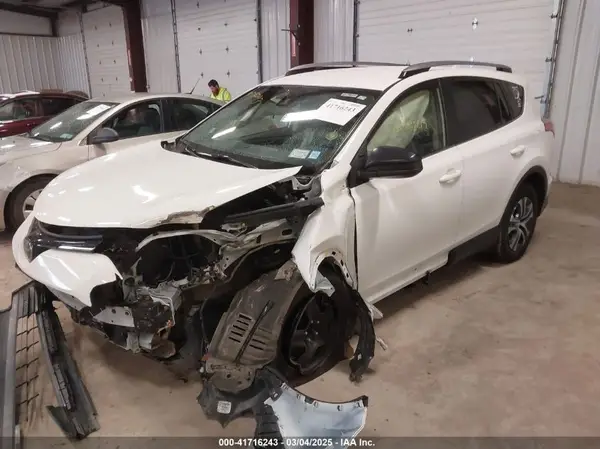 JTMBFREV6HJ111951 2017 TOYOTA RAV 4 - Image 2