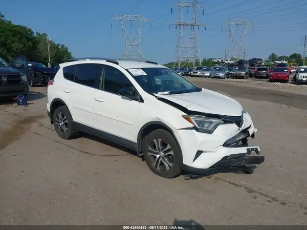 JTMBFREV6HJ701504 2017 TOYOTA RAV 4 - Image 1