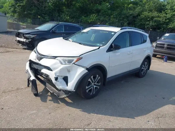 JTMBFREV6HJ701504 2017 TOYOTA RAV 4 - Image 2
