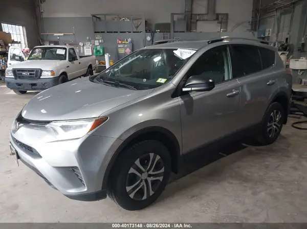 JTMBFREV6JJ199521 2018 TOYOTA RAV 4 - Image 2
