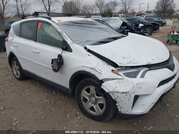 JTMBFREV6JJ245073 2018 TOYOTA RAV 4 - Image 1