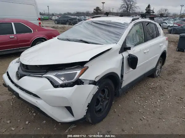 JTMBFREV6JJ245073 2018 TOYOTA RAV 4 - Image 2