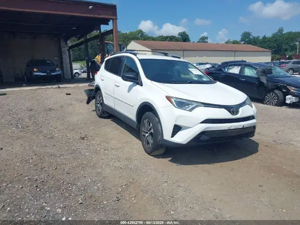 JTMBFREV7HD201110 2017 TOYOTA RAV 4 - Image 1