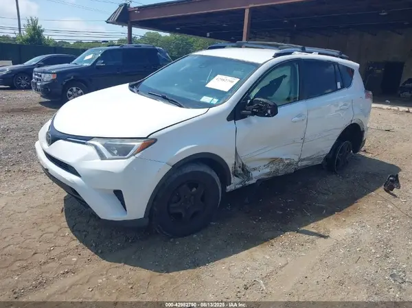 JTMBFREV7HD201110 2017 TOYOTA RAV 4 - Image 2