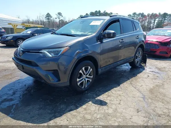 JTMBFREV7HJ152041 2017 TOYOTA RAV 4 - Image 2