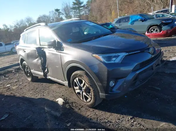 JTMBFREV7HJ152427 2017 TOYOTA RAV 4 - Image 1