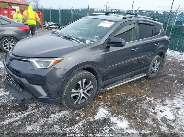 JTMBFREV7HJ162780 2017 TOYOTA RAV 4 - Image 2