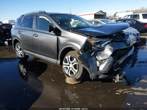 JTMBFREV7HJ714102 2017 TOYOTA RAV 4 - Image 1