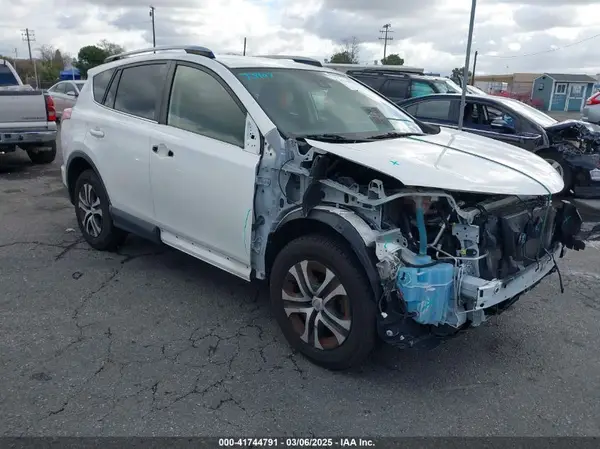 JTMBFREV7JJ217234 2018 TOYOTA RAV 4 - Image 1