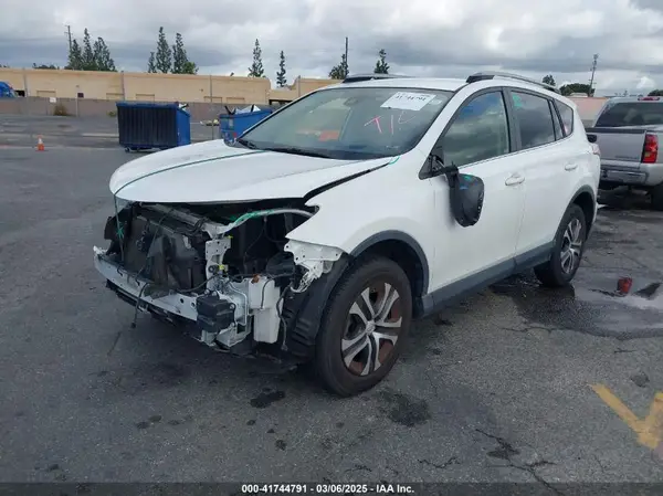 JTMBFREV7JJ217234 2018 TOYOTA RAV 4 - Image 2