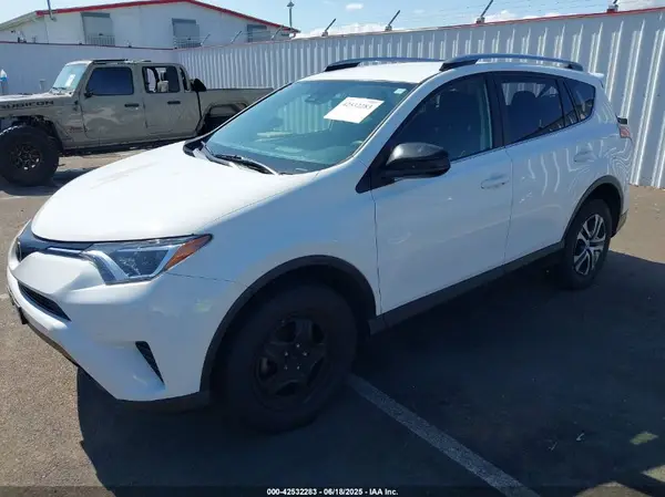 JTMBFREV7JJ721590 2018 TOYOTA RAV 4 - Image 2