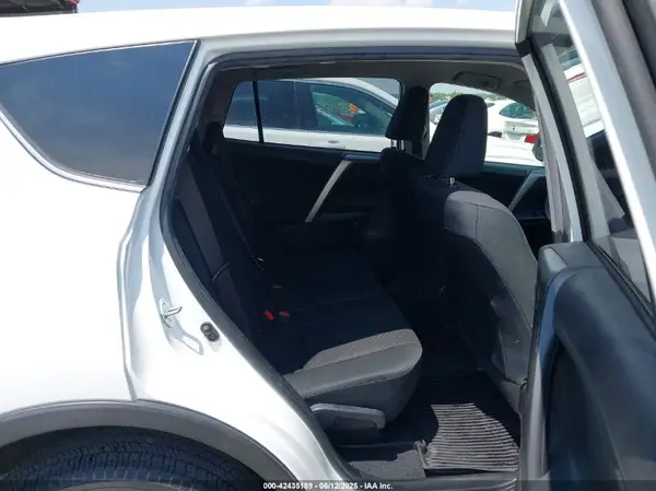 JTMBFREV8HD221334 2017 TOYOTA RAV 4 - Image 8