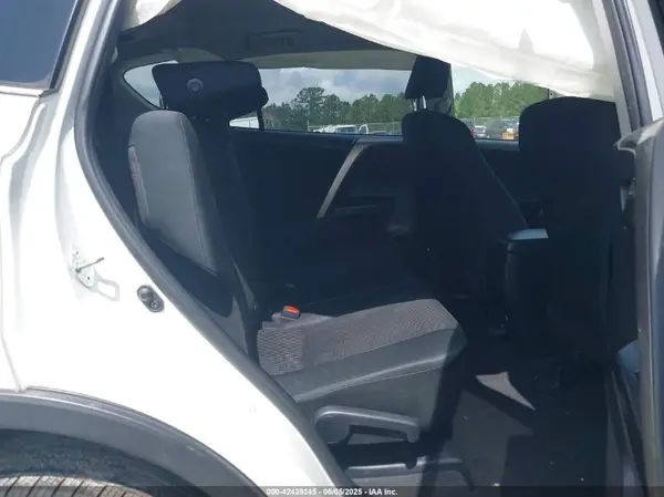 JTMBFREV8HJ700774 2017 TOYOTA RAV 4 - Image 8