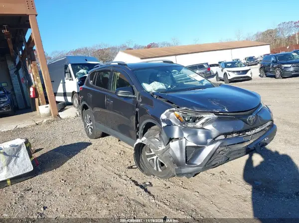JTMBFREV8JJ205268 2018 TOYOTA RAV 4 - Image 1