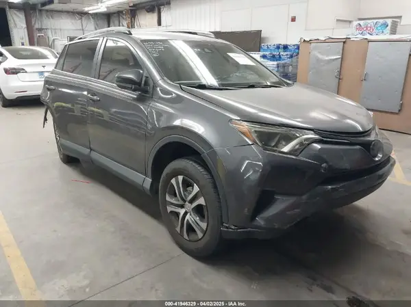 JTMBFREV9HJ132888 2017 TOYOTA RAV 4 - Image 1