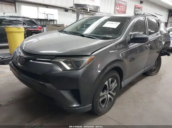 JTMBFREV9HJ132888 2017 TOYOTA RAV 4 - Image 2
