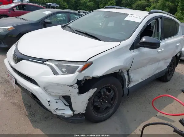JTMBFREV9HJ139176 2017 TOYOTA RAV 4 - Image 2