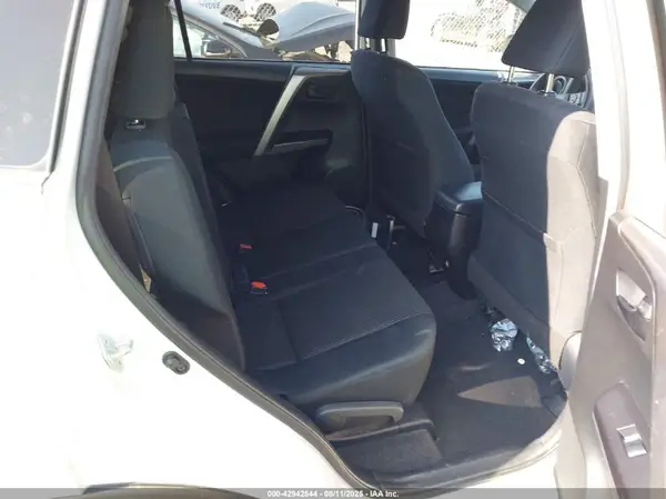 JTMBFREV9HJ155295 2017 TOYOTA RAV 4 - Image 8