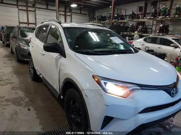 JTMBFREV9HJ157094 2017 TOYOTA RAV 4 - Image 1