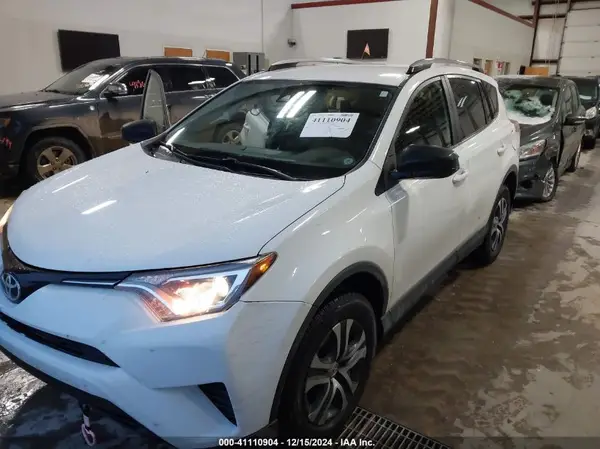 JTMBFREV9HJ157094 2017 TOYOTA RAV 4 - Image 2
