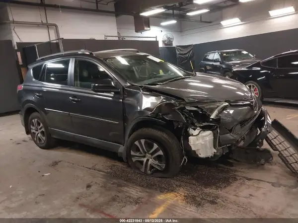 JTMBFREVXJJ221102 2018 TOYOTA RAV 4 - Image 1