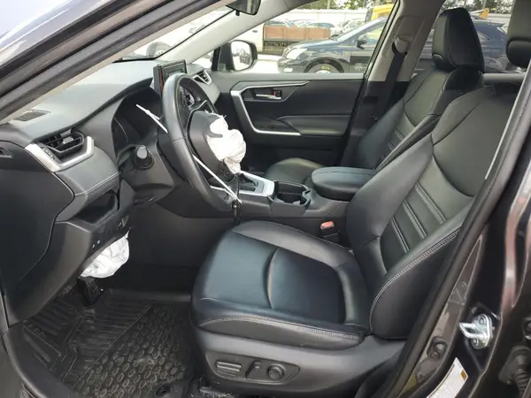 2020 TOYOTA RAV 4 auction photo 7