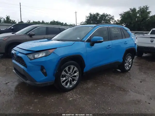 JTMC1RFV3KD022443 2019 TOYOTA RAV 4 - Image 2