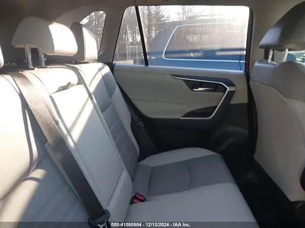 JTMC1RFVXKD032435 2019 TOYOTA RAV 4 - Image 8