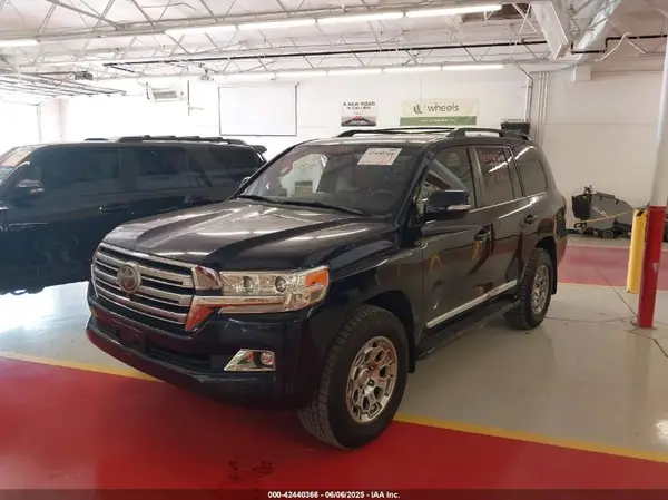 JTMCY7AJ0G4041401 2016 TOYOTA LAND CRUISER - Image 2
