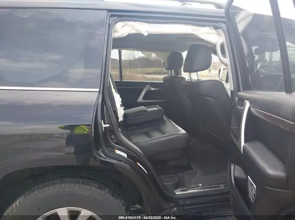 JTMCY7AJ0K4085486 2019 TOYOTA LAND CRUISER - Image 8