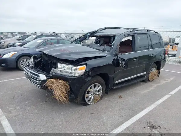 JTMCY7AJ3J4072925 2018 TOYOTA LAND CRUISER - Image 2