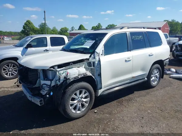 JTMCY7AJ4J4074084 2018 TOYOTA LAND CRUISER - Image 2