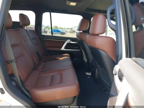 JTMCY7AJ4J4074084 2018 TOYOTA LAND CRUISER - Image 8
