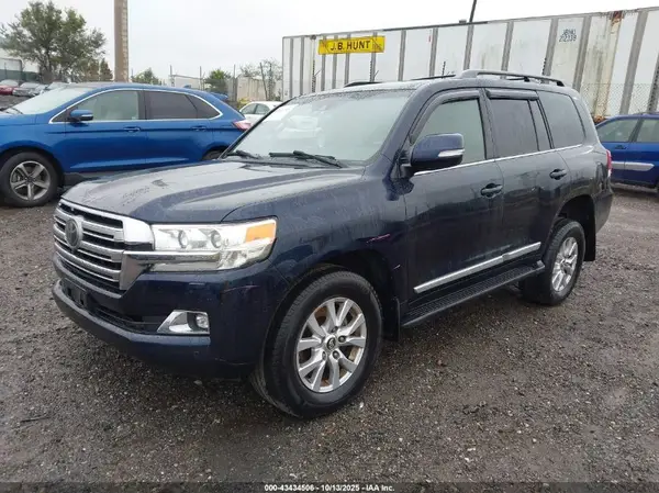 JTMCY7AJ8J4071706 2018 TOYOTA LAND CRUISER - Image 2