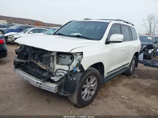 JTMCY7AJXJ4073036 2018 TOYOTA LAND CRUISER - Image 2