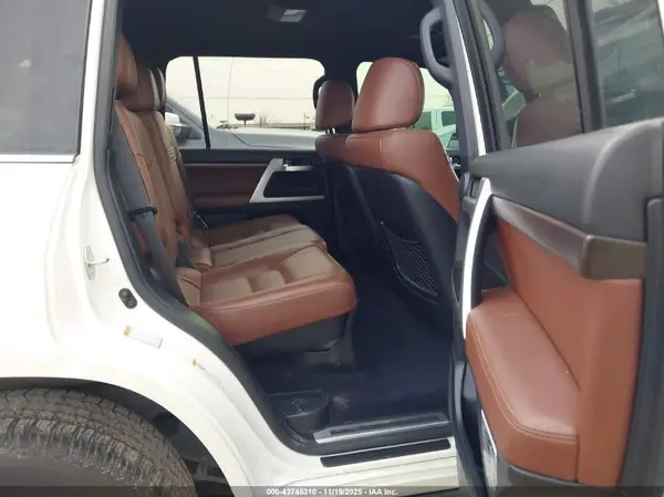JTMCY7AJXJ4073036 2018 TOYOTA LAND CRUISER - Image 8