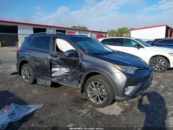 JTMDFREV3HJ155799 2017 TOYOTA RAV 4 - Image 1