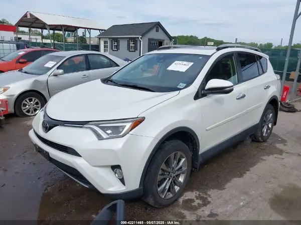 JTMDFREV3JJ260980 2018 TOYOTA RAV 4 - Image 2
