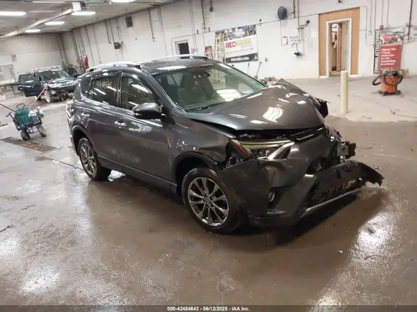 JTMDFREV3JJ734894 2018 TOYOTA RAV 4 - Image 1