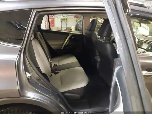 JTMDFREV3JJ734894 2018 TOYOTA RAV 4 - Image 8