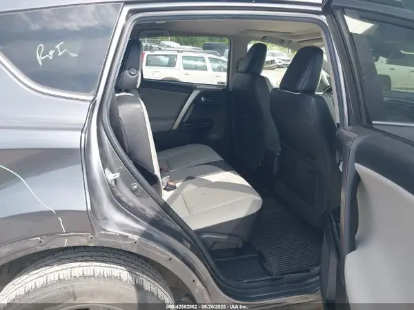 JTMDFREV4HD207486 2017 TOYOTA RAV 4 - Image 8