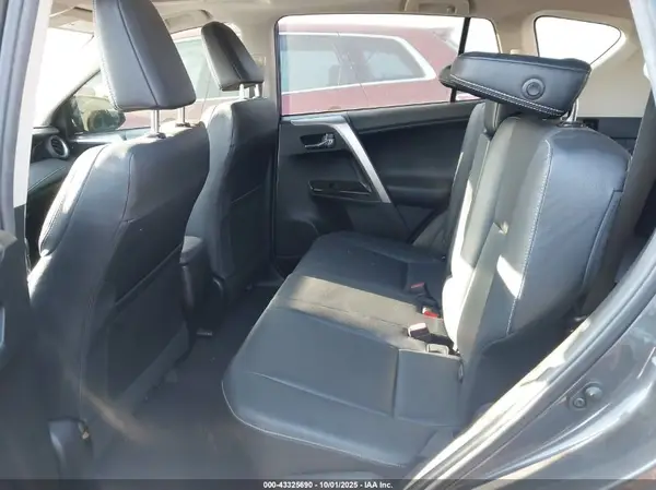 2017 TOYOTA RAV 4 auction photo 8