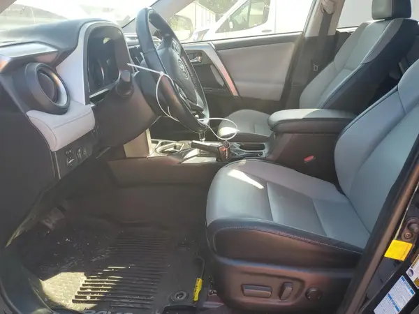 2018 TOYOTA RAV 4 auction photo 7