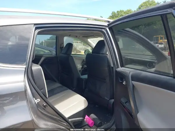 JTMDFREV7JJ195275 2018 TOYOTA RAV 4 - Image 8