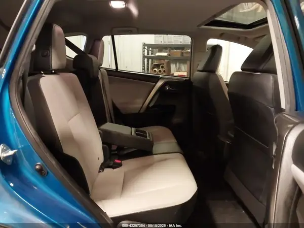 JTMDFREV7JJ725521 2018 TOYOTA RAV 4 - Image 8