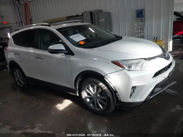 JTMDFREV8JD235765 2018 TOYOTA RAV 4 - Image 1