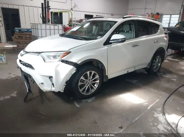 JTMDFREV8JD235765 2018 TOYOTA RAV 4 - Image 2