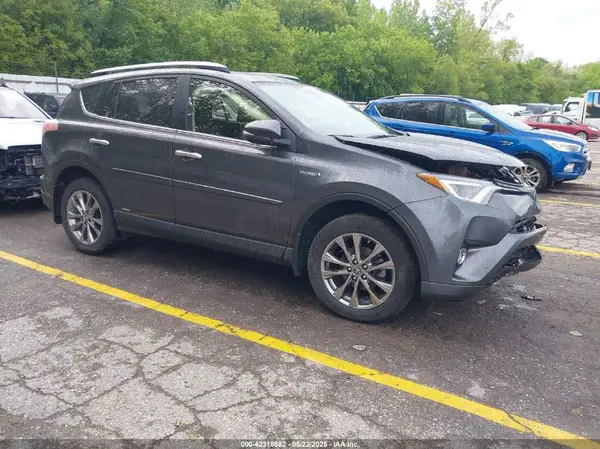 JTMDJREV0HD077995 2017 TOYOTA RAV 4 - Image 1